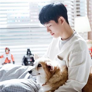 2018帅哥头像帅哥与狗狗的图片是同一个人的
