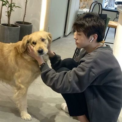 男生头像阳光帅气 有些选项没错 但跟题意无关.
