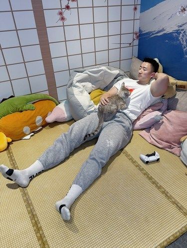 有猫猫陪着睡觉好幸福啊！