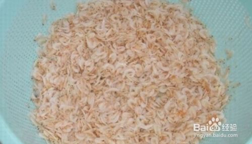 如何自制丹顶锦鲤营养餐(丹顶锦鲤不同阶段食谱,锦鲤饲料添加剂选择指南)