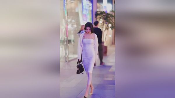 小姐姐不好意思了……
