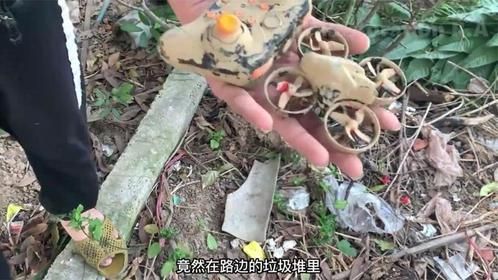 看小伙如何手工修复报废的无人机，彰显手艺人高超手艺！