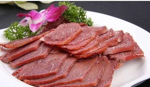 宠物饮食：生牛肉可喂食，健康有保障