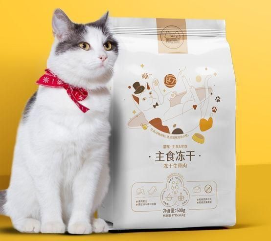 猫粮非仅宠物猫适用，喂食讲究适量定时。