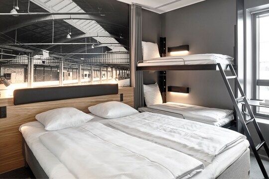 Guest room with double bed and two bunk beds