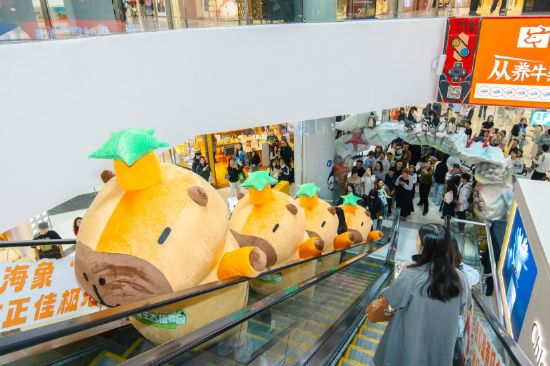 动物主题趣味巡游逢周末及节假日定时上演,带来更多假日欢乐体验。