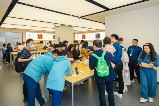 场内超230家宠物友好门店,共同构建全客群友好空间。
