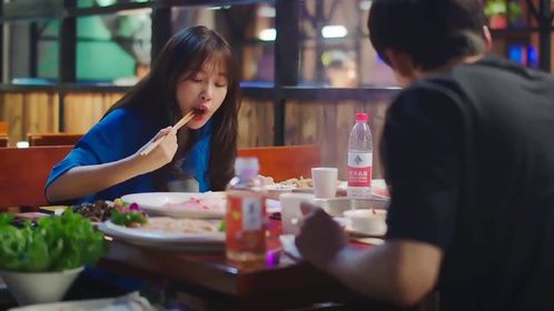影视真香吃辣火锅：虞书欣吃变态辣火锅，张雨剑：还挺变态