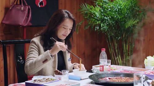 影视里的真香吃“鸭”，姚晨吃辣鸭肠，张国立啃鸭头，太馋人了