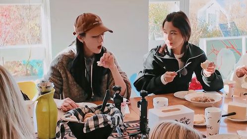 明星吃羊肉汤合集，热巴在冰岛吃羊肉汤，直呼：有妈妈的味道