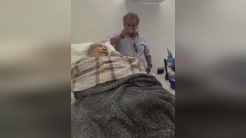 墨西哥94岁老妇被抬到银行 人脸识别激活账户