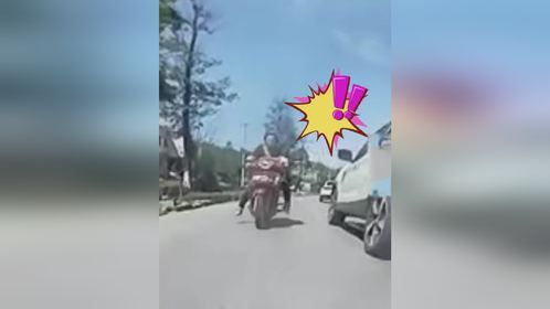 盲目超车 轿车迎面撞摩托 交警：轿车负全部责任
