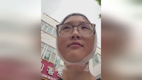 女生旅游路上打哈欠下巴脱臼 找医生接好后 刚出来又笑脱臼了