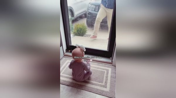 隔着玻璃的吻暖心#人类幼崽成长记#爸爸带娃