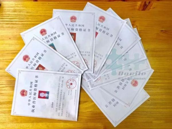 女子带猫去人医院看病，只因宠物医院急诊挂号费要300元？！
