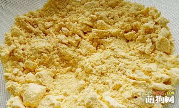 科学制作狗粮很简单，在家就能做，再也不用担心买的狗粮不好了！