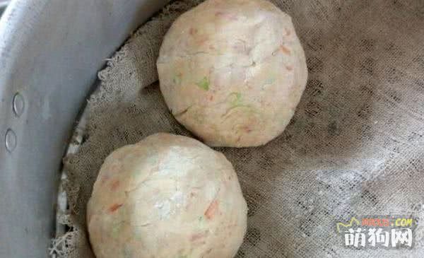 科学制作狗粮很简单，在家就能做，再也不用担心买的狗粮不好了！