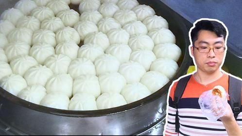 隐藏在厦门菜市场的包子大王，18年顾客不断，1.5元1个出锅就卖光