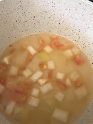 宝宝辅食:鲜甜的番茄蔬菜烩鱼肉的做法 步骤4