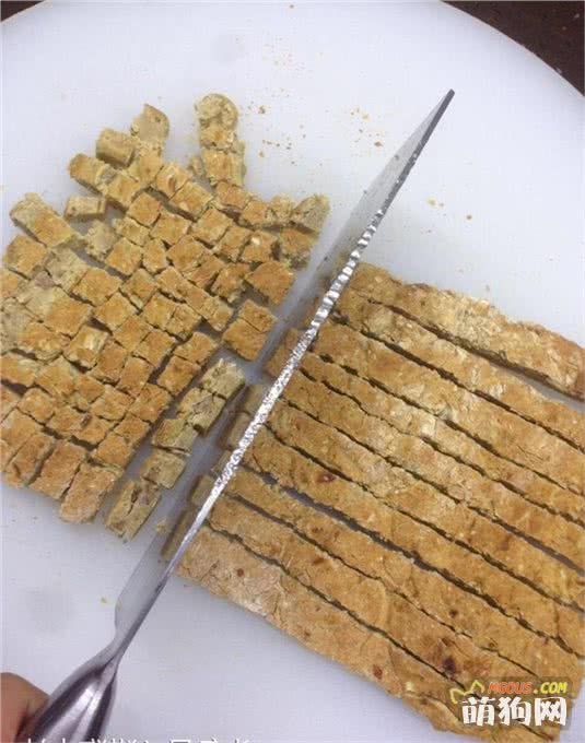 怕买来的狗粮不健康不安全，教你在家里自制营养全面的狗粮
