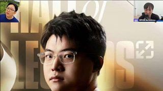 各赛区看UZI名人堂纪录片纷纷力挺 大师兄imp怒斥弹幕黑子无冠言论 K神姿态狂吹赞叹好帅