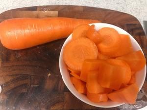免烤豆腐蛋糕狗狗生日蛋糕的做法 步骤2