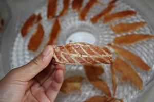 自制狗狗零食之 风干鸡肉干的做法 步骤3