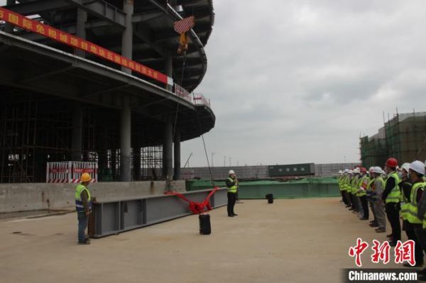 海口国际免税城建成后将成为亚洲最大的免税商城。 王楠 摄