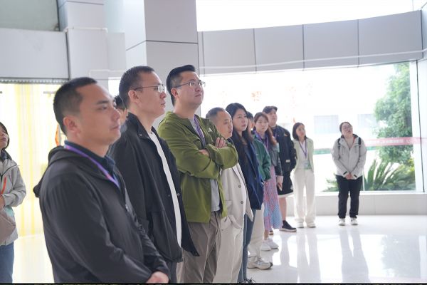 圣农参观2.png