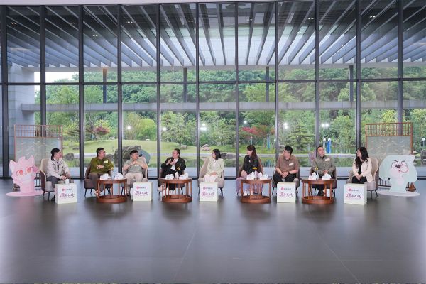 节目录制全景.png