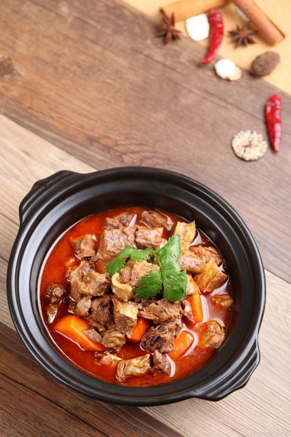 黄焖牛肉怎么做（黄焖牛排骨的家常做法）