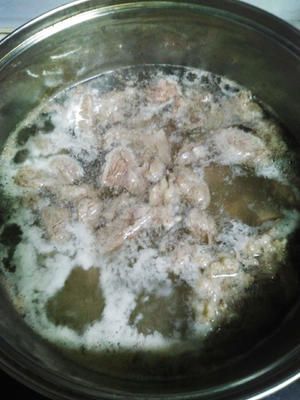 健身单身狗的牛肉炖萝卜的做法 步骤1