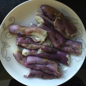减脂版蒸茄子的做法 步骤2