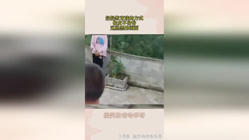 奶奶教育娃的方式，伤皮不伤骨，这熟悉的画面！