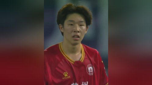 苏超惊现猛虎式射门！17岁高中生趟球过人爆杆，个人能力太强了