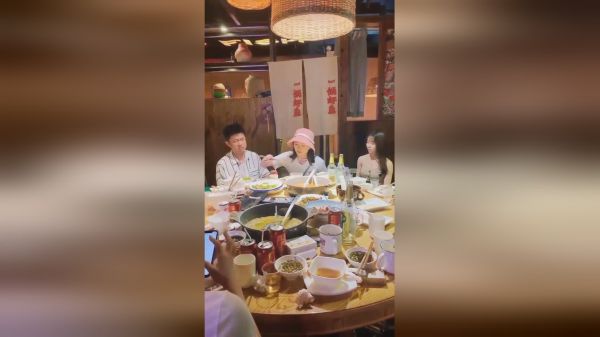 有人能帮我缓解一下尴尬吗