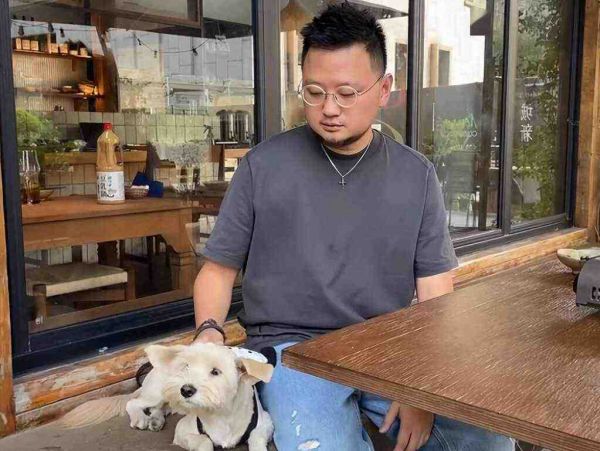悄然兴起的“宠物友好餐厅”:经济与情感的“双向奔赴”