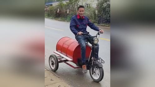 废旧车架大变身：简易三轮洒水车打造