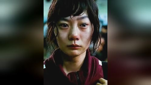 变异大鲶鱼拥有超人智慧，不仅长出了手脚，还会狩猎人类做储备粮