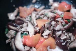 奶爸下厨做快手香菇鸡肉拌饭的做法 步骤5