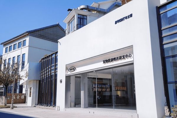 美毛赛道迎来「成分革命」！布兰德以95%高纯鱼油破局功能粮内卷 