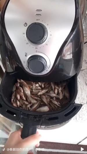 猫咪零食小鱼干的做法 步骤2