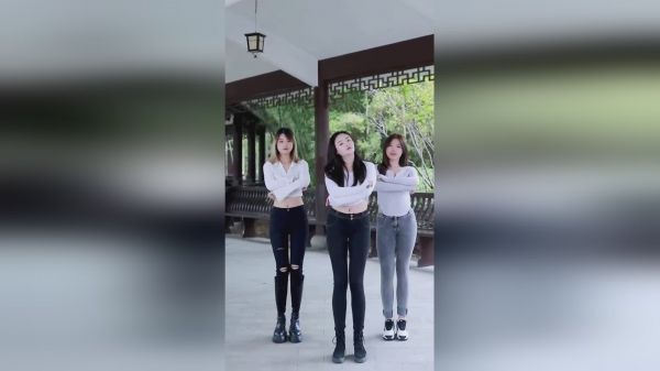 三个好姐妹一起跳舞了！
