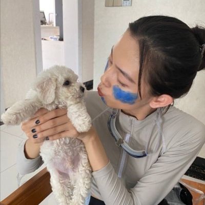 柒悦女生抱宠物头像可爱头像女生头像676767