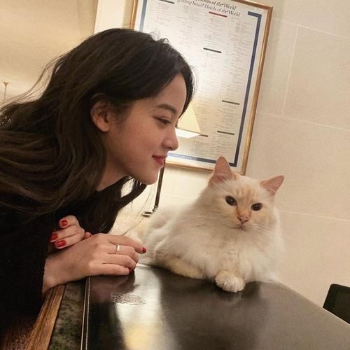 美女与宠物唯美头像 女生头像图片大全 -【爱个性】
