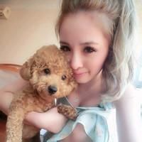 抱着宠物女生头像