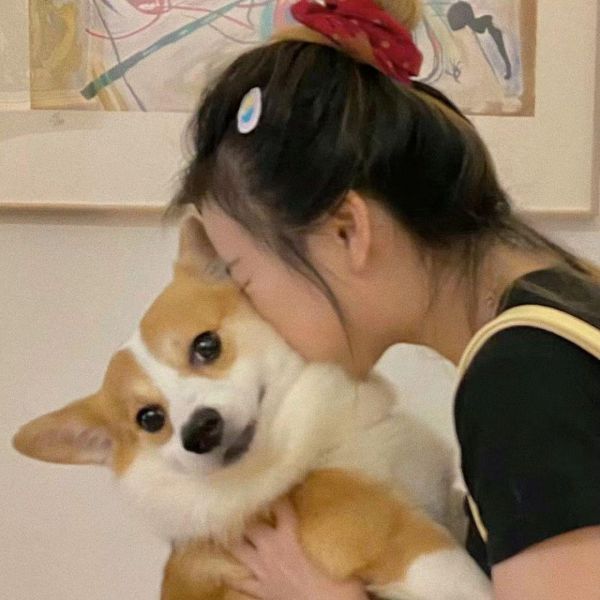 有没有女孩子抱着狗狗的头像越多越好