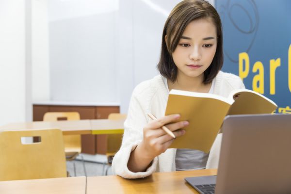 成都宠物养护与经营职业学校