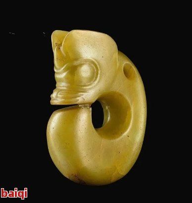 猪龙形玉佩饰：古代神秘装饰品的历史与文化