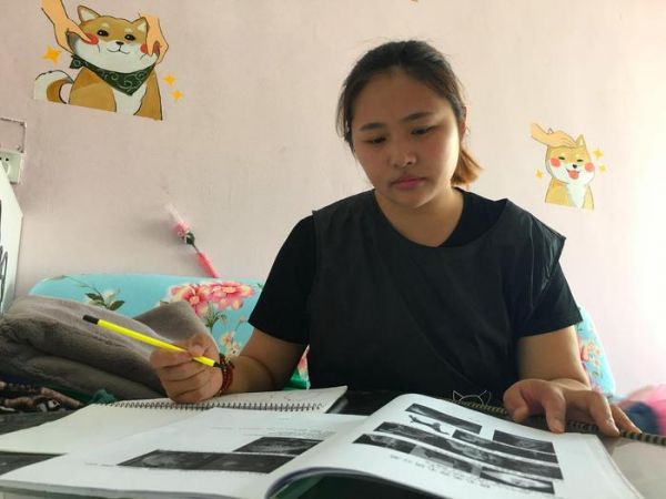 安徽90后女孩不爱红装爱猫狗 开宠物店月入万元